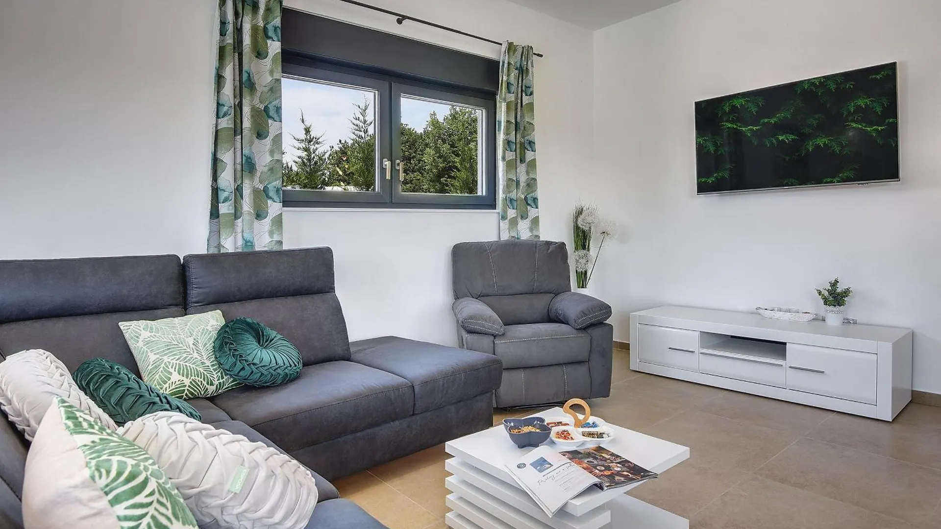 Villa Tika In Pula For Families With Kids Playground Jadreški 0*,